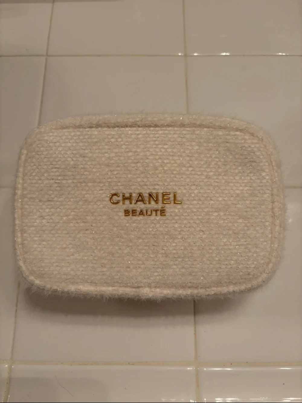 CHANEL Tweed Cream White Beauté Travel Cosmetic Case Pouch Bag - Brand New - Picture 2 of 6